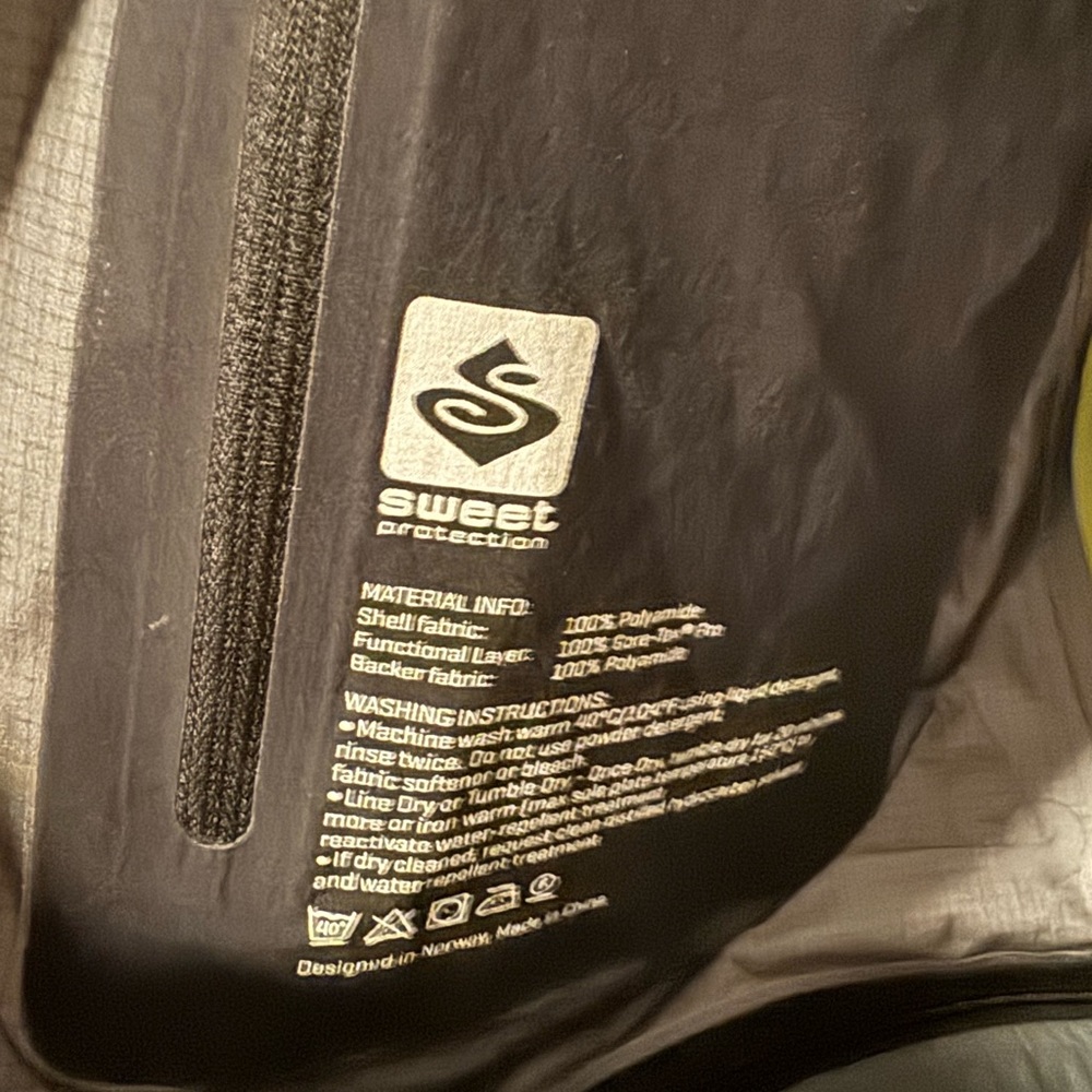Sweet Protection green ski shell - Picture 3 of 6